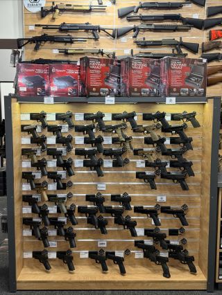 HANDGUNS 🤟 Více jak 100 modelů krátkých zbraní SKLADEM na prodejně i na eshopu 🫡 @glockinc @hecklerandkoch @waltherarms...