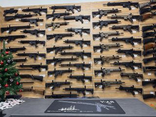AR15 & AR9 🤟 Předvánoční skladové zásoby pušek jsou doplněny na maximum a nově máme skladem na prodejně široký výběr pušek...