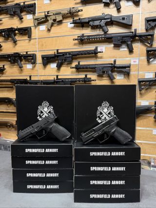 ECHELON COMP od @springfieldarmoryinc je opět skladem 🫡 Na prodejně ve velikosti Full-Size i Compact 😎 Odkaz na e-shop v...