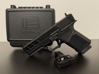 Pistole KIGER 9C PRO a EFLX 6MOA od @eotech s destičkou od @2bme_red_dot_plates 😎 Link na eshop v biu👆 #gun #reddot #fancy...