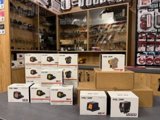 HOLOSUN 😎 Doplnili jsme zásobu kolimátorů a laserů od @holosunoptics 😉 Vše skladem na prodejně i na eshopu - odkaz najdete...