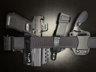 SATURDAY EDC 🤟 Klidnou a bezpečnou sobotu všem přeje team C.I.D Praha 🫡 e-shop v biu 👆#edc #ccw #guns #ammo #shop #prague...