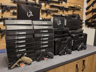 TAURUS 🤟 TX22 T.O.R.O. @taurusarmasofficial opět SKLADEM v BLACK i FDE 🫡 V biu odkaz na náš e-shop👆#pistol #22lr #brazil...