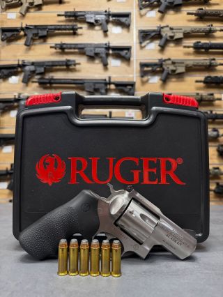 SUPER REDHAWK ALASKAN od @rugersofficial v ráži .44 MAGNUM a s délkou hlavně 2,5” 🫡 Je SKLADEM na prodejně i na eshopu - V...